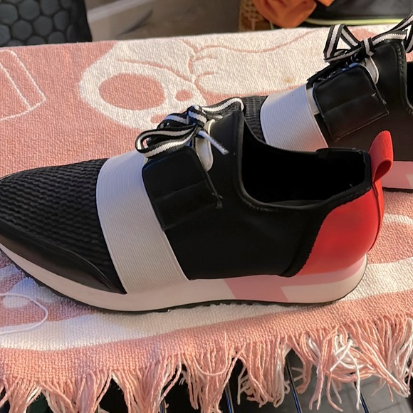 Steve Madden Shoes - STEVE MADDEN Antics Joggers-Used